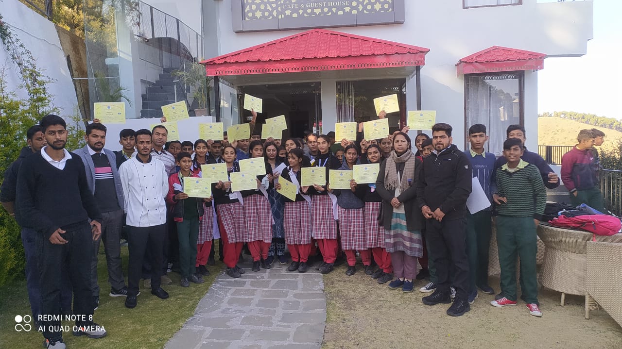 चंंडी विद्यालय में व्यावसायिक शिक्षा के अंतर्गत नवीं से बाहरवीं कक्षा तक के 50 छात्र छात्राओं का तीन दिवसीय प्रशिक्षण का आयोजन