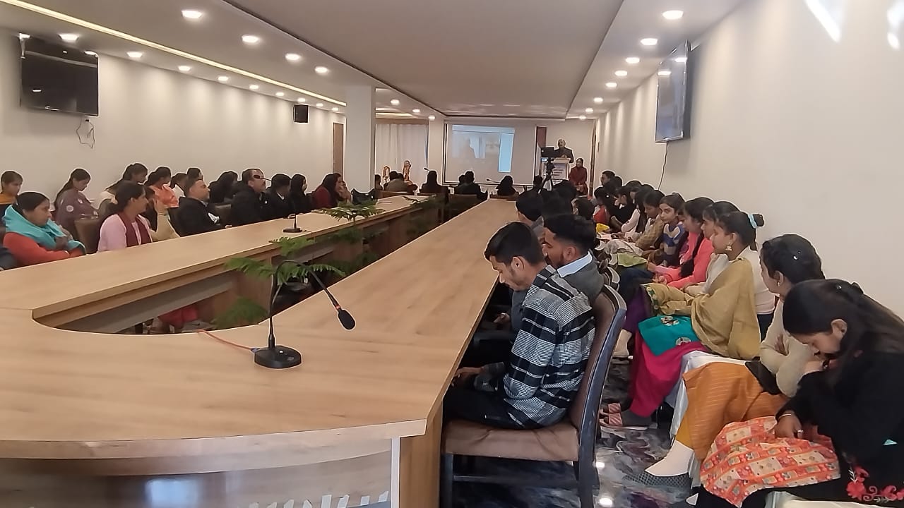 दाड़लाघाट महाविद्यालय में पहाड़ों में विकास “मुद्दे,चुनौतियां और समाधान” विषय पर आयोजित दो दिवसीय अंतर्राष्ट्रीय सम्मेलन का मंगलवार को समापन