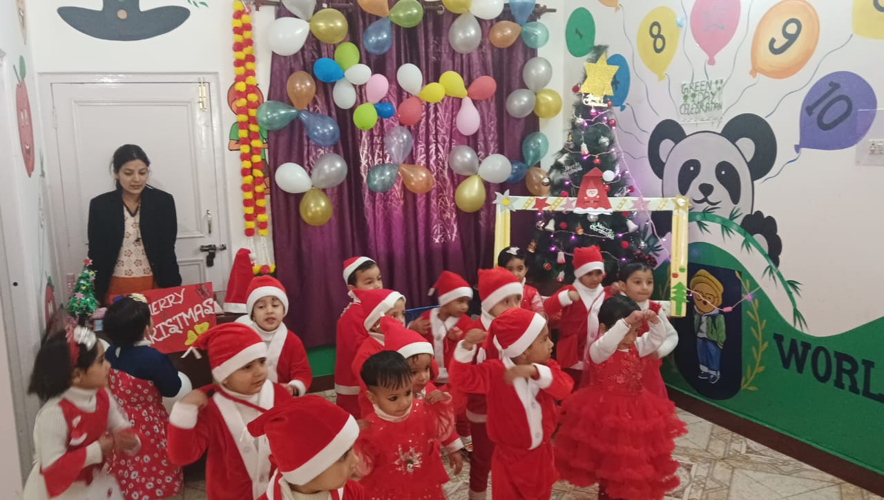 यूरो वर्ल्ड प्री प्राइमरी स्कूल के बच्चे बने सांता क्लॉज