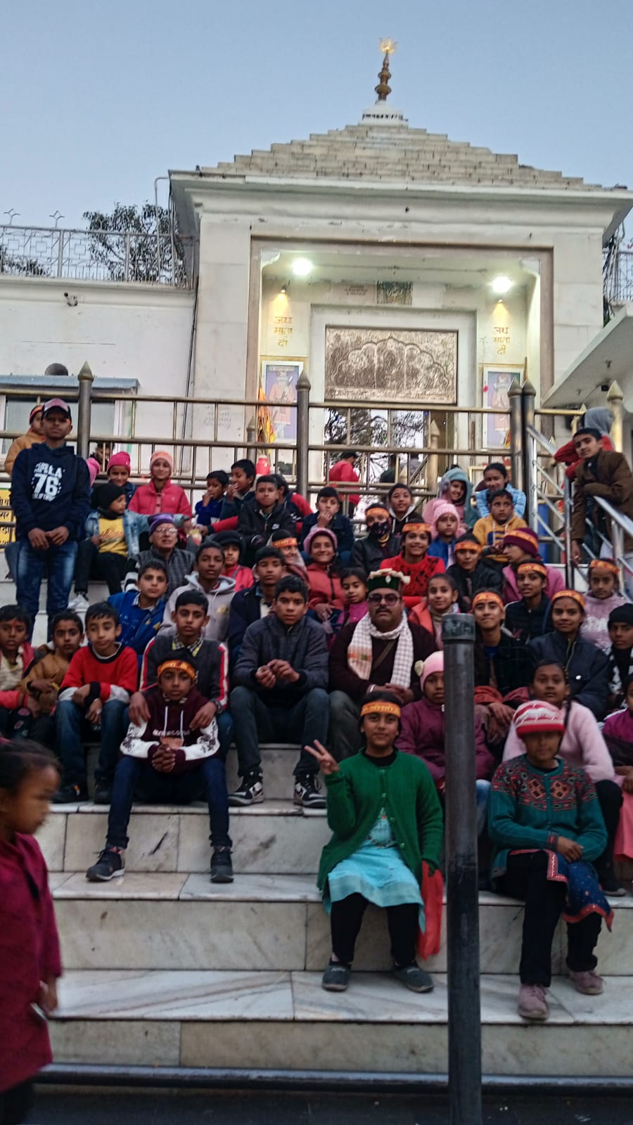 राजकीय उच्च विद्यालय लड़ोग के विद्यार्थीयों और अध्यापकों ने किए माता श्री नयना देवी जी के दर्शन।