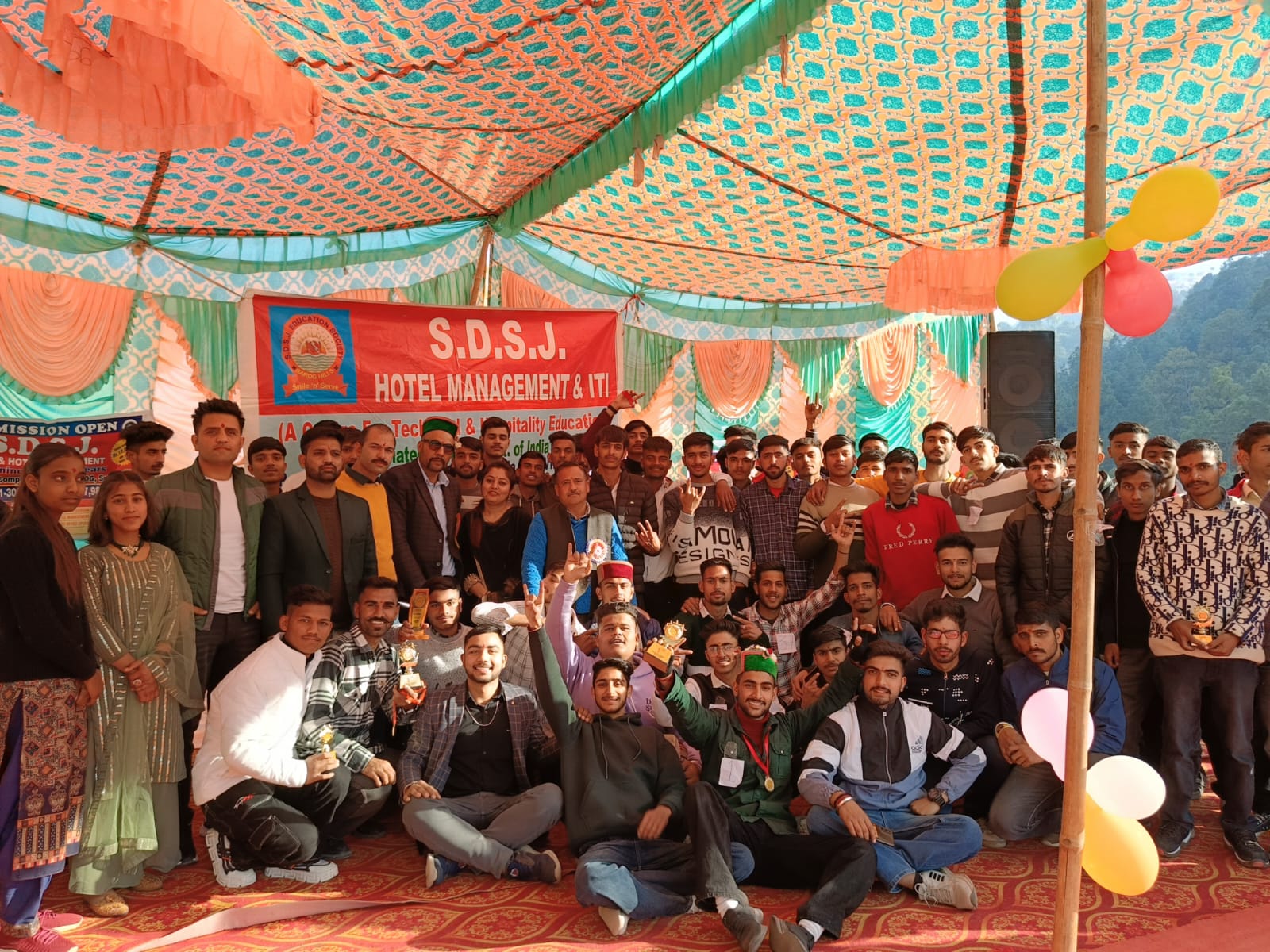 औद्योगिक प्रशिक्षण संस्थान एस डी एस जे में हुआ फ्रेशर पार्टी का आयोजन