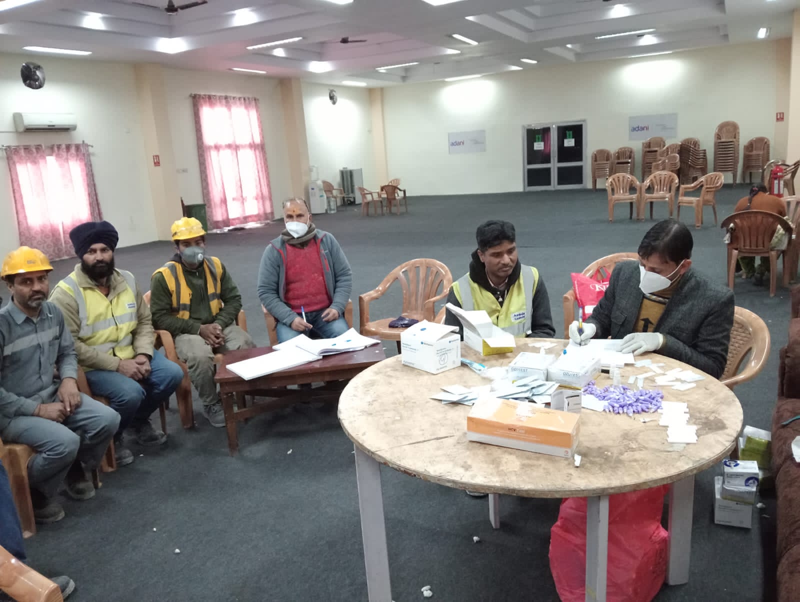 अंबुजा सीमेंट उद्योग दाड़लाघाट में कामगारों के लिए एक दिवसीय एचआईवी एड्स जागरूकता शिविर का आयोजन