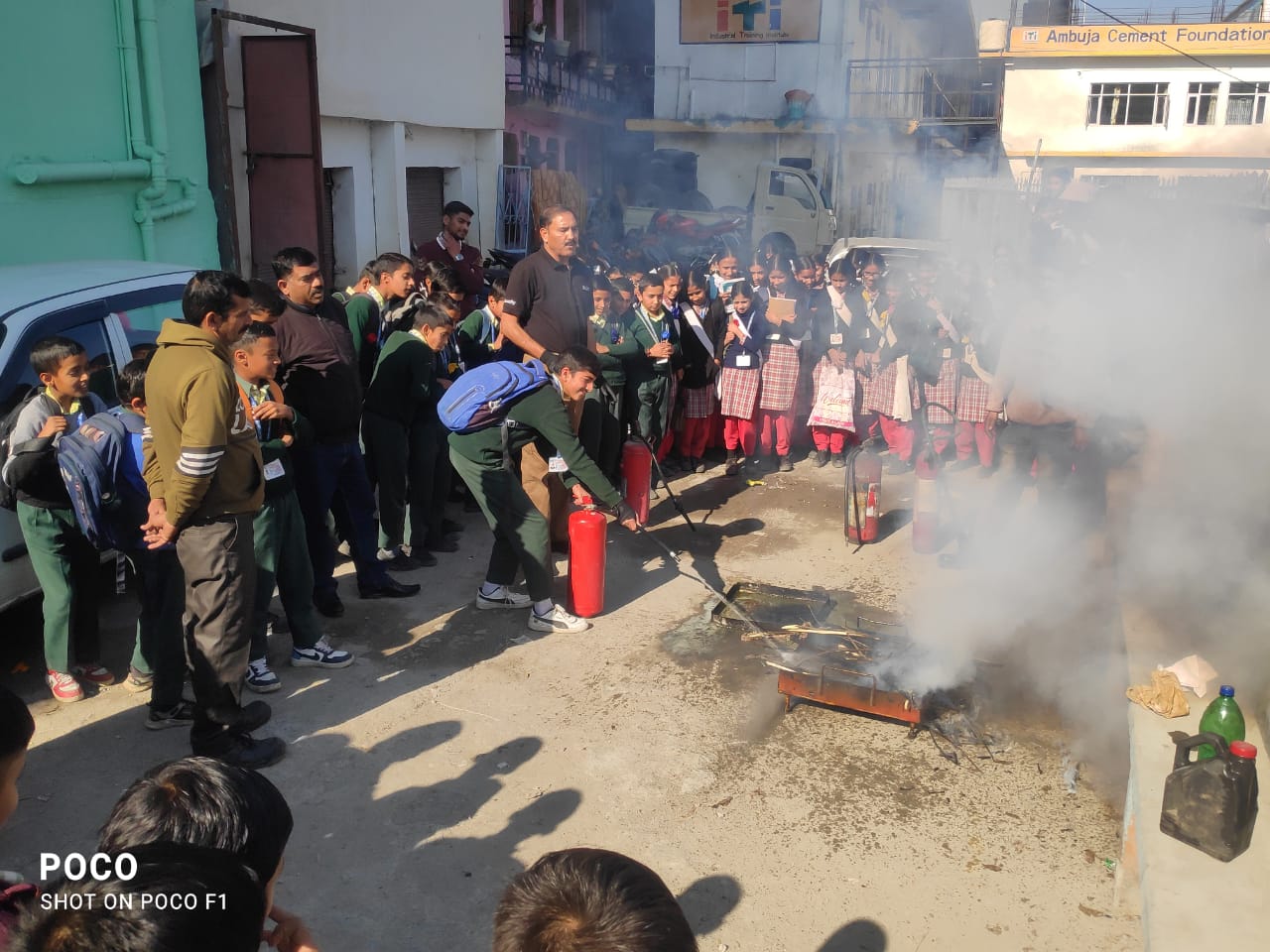 अंबुजा सीमेंट फाउंडेशन आईटीआई दाड़लाघाट ने चंडी विद्यालय के विद्यार्थियों के लिए एक दिवसीय एक्सपोजर प्रशिक्षण का किया आयोजन