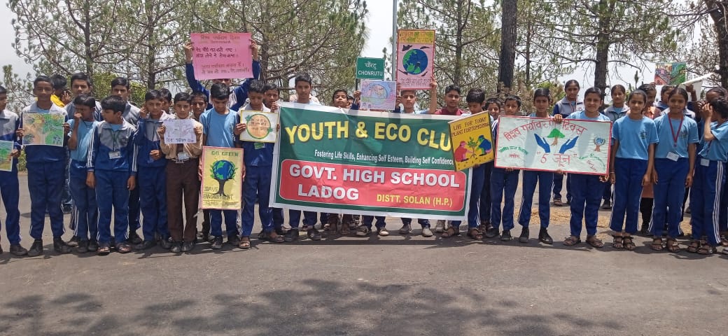 राजकीय उच्च विद्यालय लड़ोग में ली गई पर्यावरण सुरक्षा की शपथ और निकली गई जागरूकता रैली।