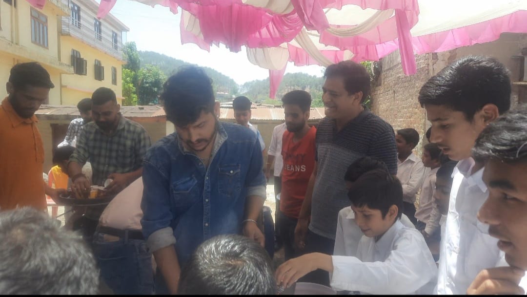 जयंती पर कुनिहार में जगह जगह लगे भंडारे।