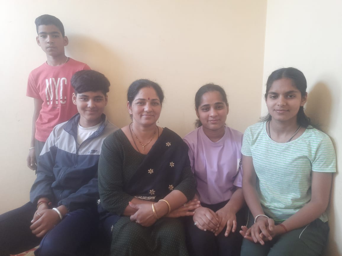 कुनिहार की यशिका ठाकुर ने 640 अंक लेकर की नीट की परीक्षा पास की।