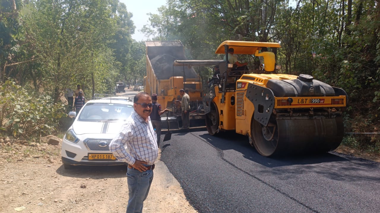 कुनिहार जनपद की सड़कें एक करोड़ के बजट से होगी चकाचक।