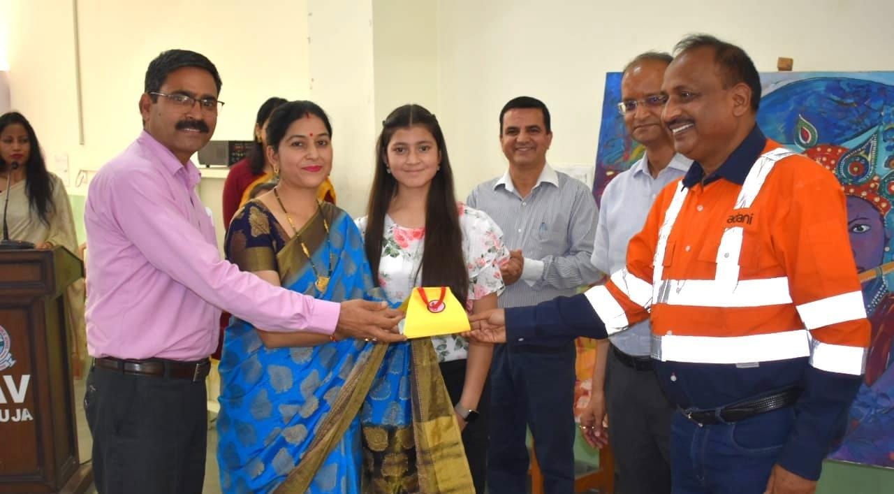 डीएवी अंबुजा विद्या निकेतन पब्लिक स्कूल दाड़लाघाट में सत्र उत्कृष्ट प्रदर्शन करने वाले विद्यार्थियों को किया गया सम्मानित।