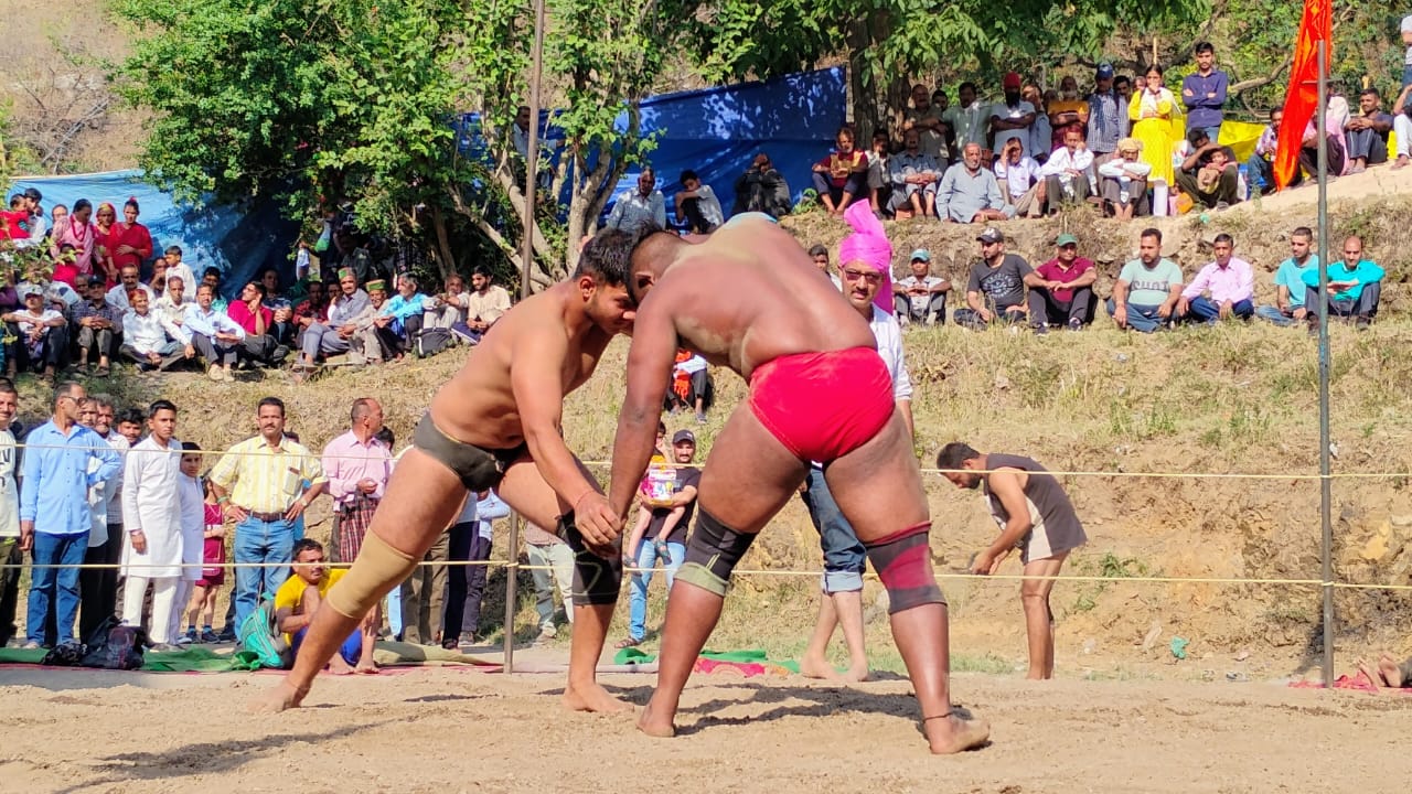 दाड़लाघाट कुश्ती में बड़ी माली रोहित फौजी करनाल तो छोटी माली मल्लिक&nbsp; पानीपत के रही नाम