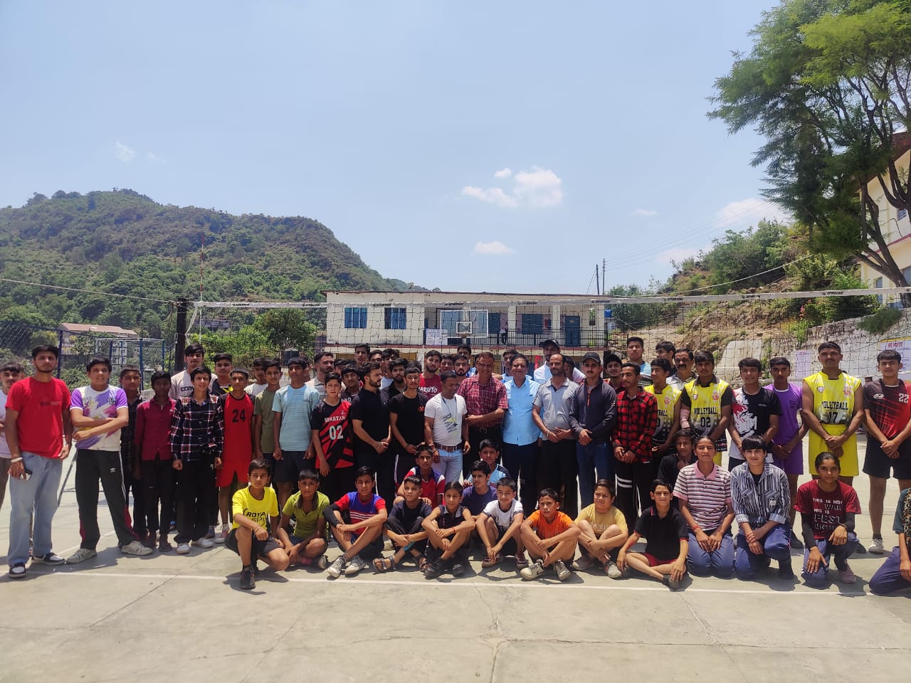 धार्मिक युवा क्लब की ओर से दाड़लाघाट में एक दिवसीय वॉलीबॉल प्रतियोगिता हुई आयोजित।