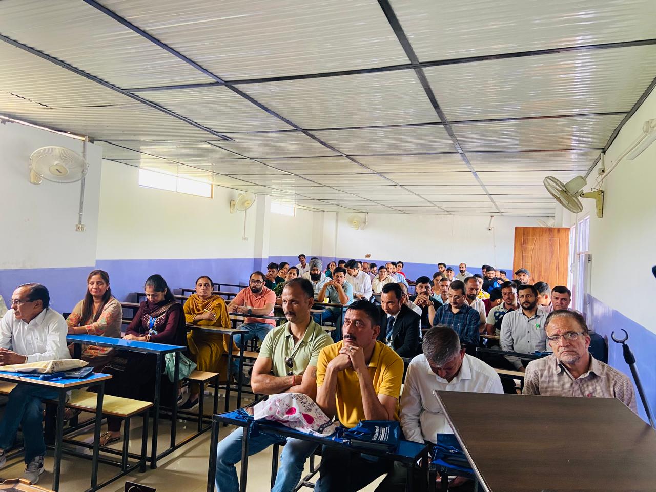 जिला क्रीड़ा संघ की निजी स्कूलों की बैठक एसवीएन विद्यालय कुनिहार में आयोजित