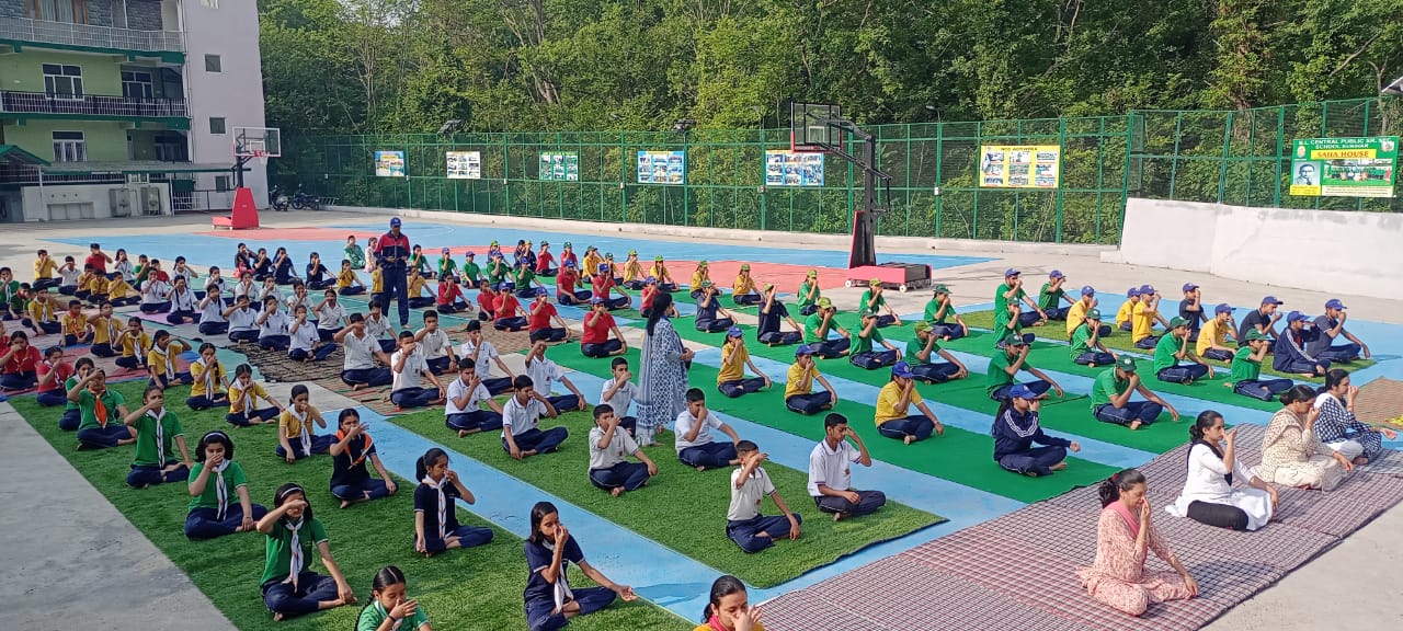 बी एल सेंट्रल वरिष्ठ माध्यमिक पाठशाला कुनिहार में मनाया गया अंतर्राष्ट्रीय योग दिवस