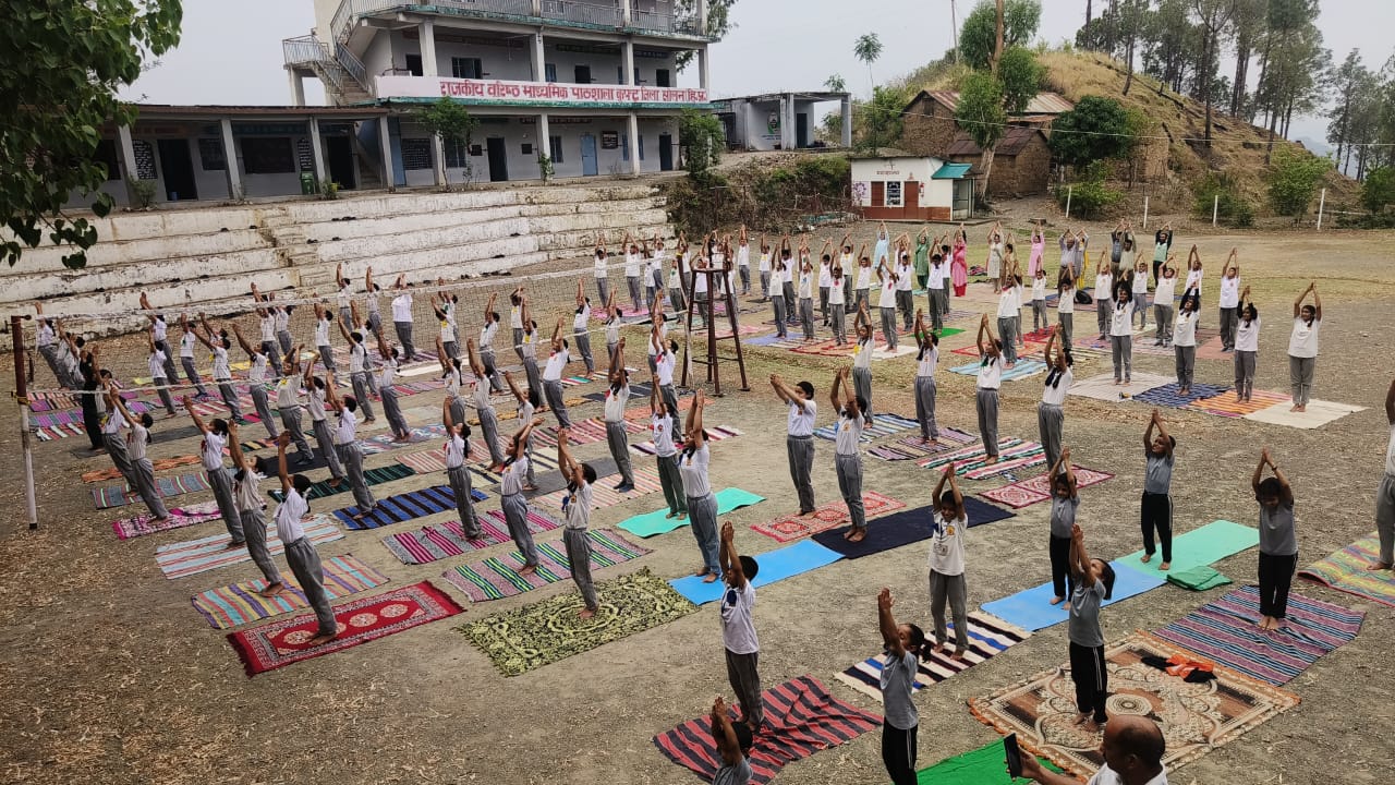 कुफटू विद्यालय में मनाया गया योग दिवस