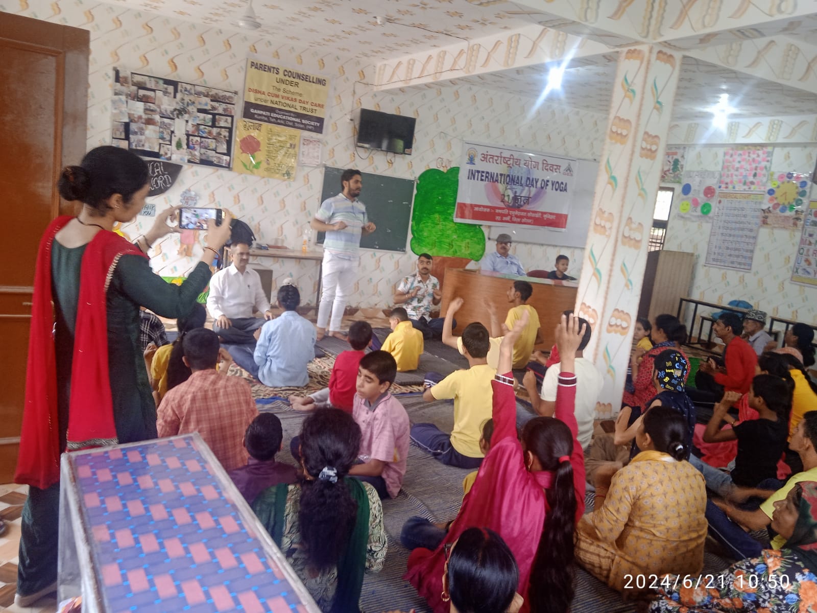 विशेष बच्चो ने भी अंतराष्ट्रीय योग दिवस पर किये योग आसन।