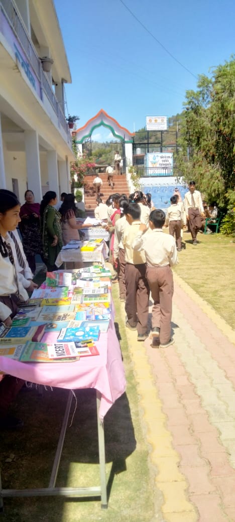 चंडी (अर्की) विद्यालय में आम सभा और पुस्तकालय प्रदर्शनी का आयोजन।