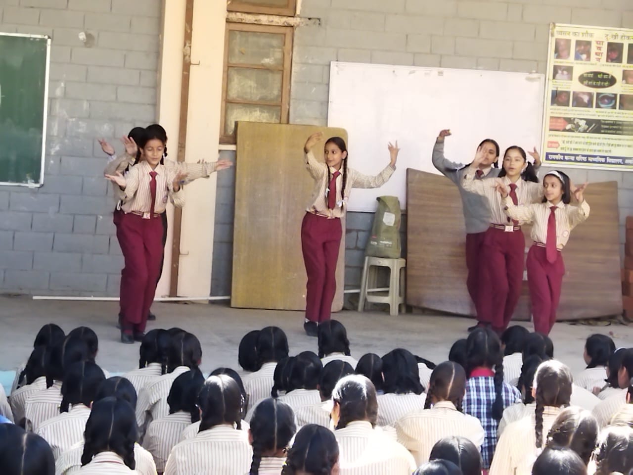 पीएम श्री शहीद कैप्टन विजयंत थापर रावमापा छात्रा अर्की में शैक्षणिक सत्र 2025_26 के लिए की गई सदन प्रणाली की शुरूआत