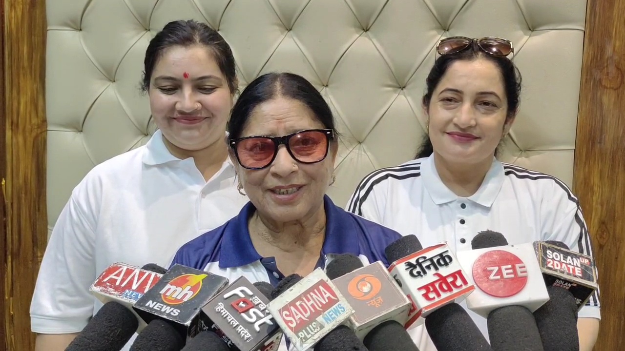 दिल्ली में आयोजित राष्ट्रीय खेलो इंडिया प्रतियोगिता में सोलन की 60 प्लस महिलाओं ने दिखाए अपने जौहर