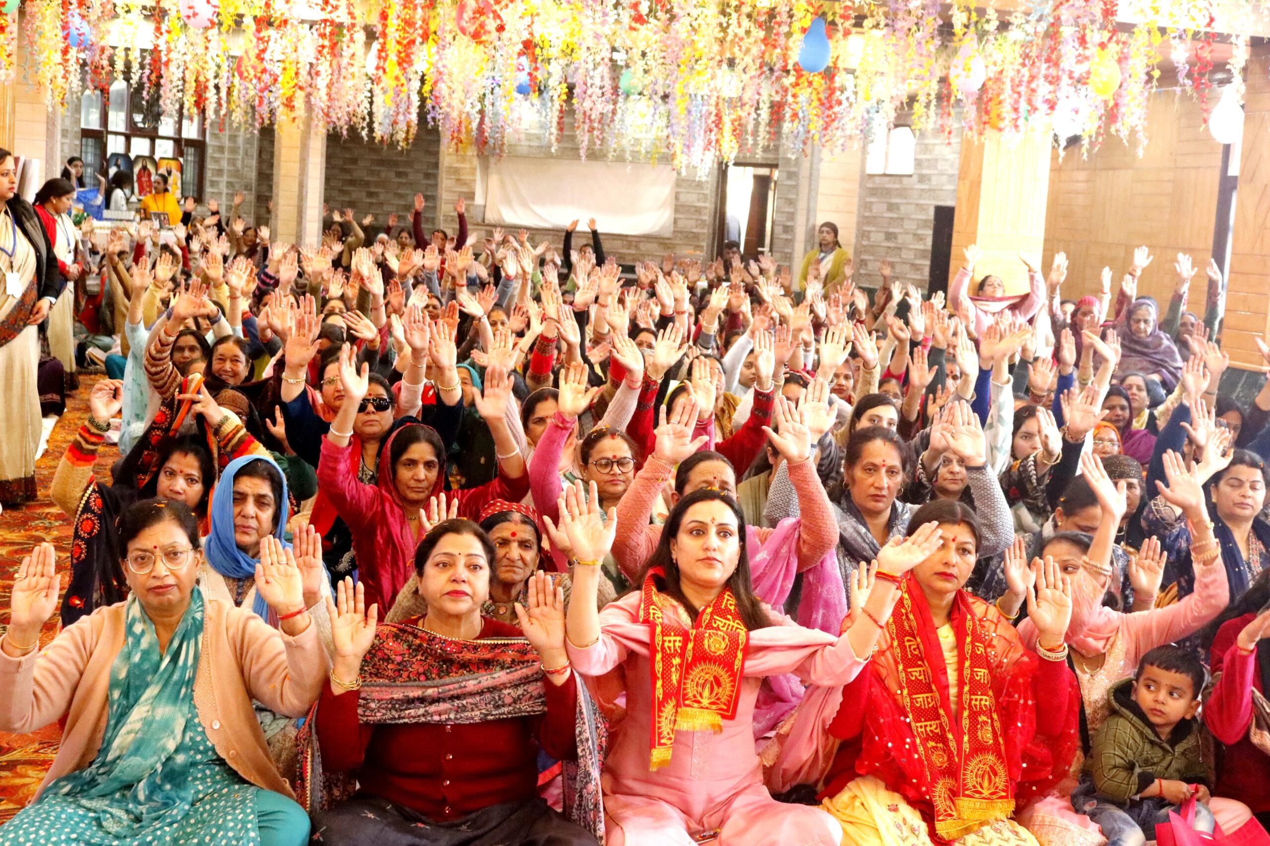 श्री राम कथा में प्रभु राम के वनवास गमन की गाथा को सुनकर भगत हुए भावुक