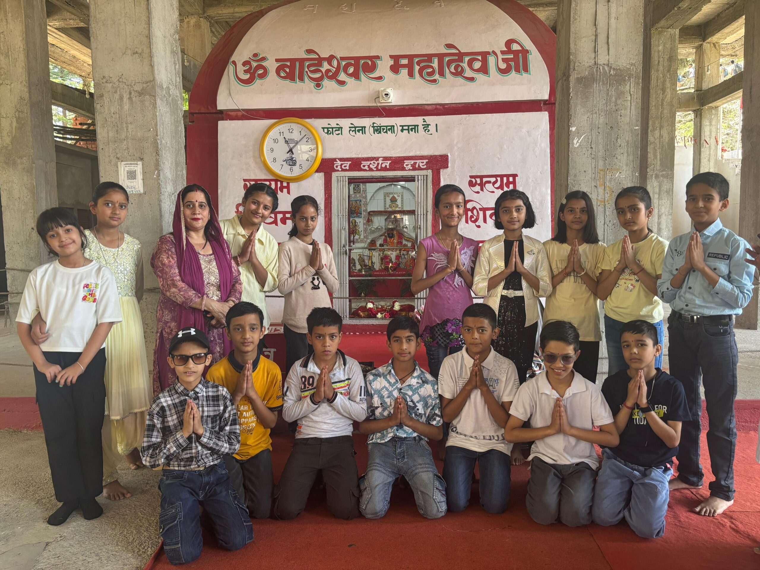 लक्ष्य कॉन्वेंट स्कूल के विद्यार्थियों ने किया ऐतिहासिक स्थल बाड़ीधार का शैक्षणिक भ्रमण