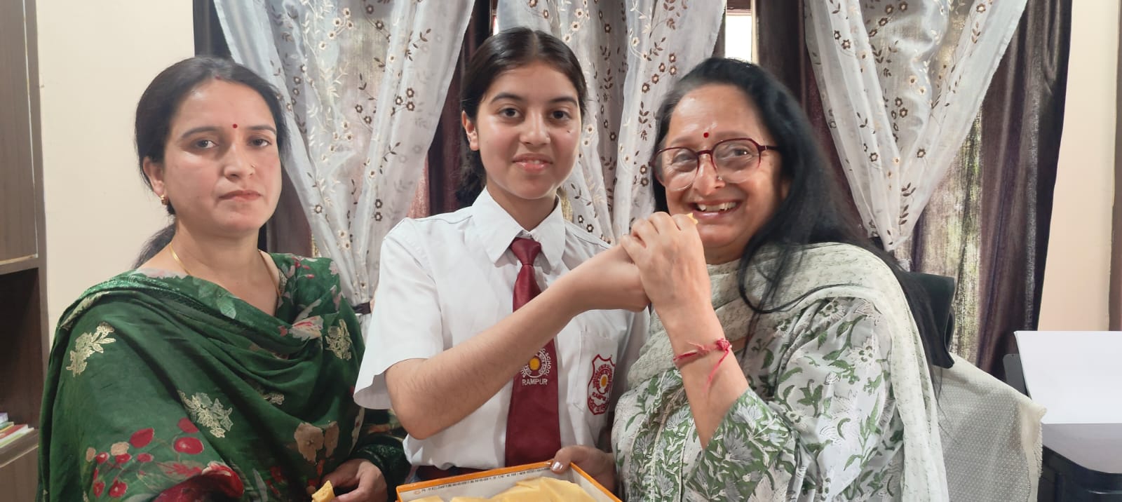 जमा दो की परीक्षा में सनशाईन स्कूल रामपुर की अनन्या ने हिमाचल में टॉप 10 में बनाई जगह, 12वीं कक्षा का शानदार प्रदर्शन