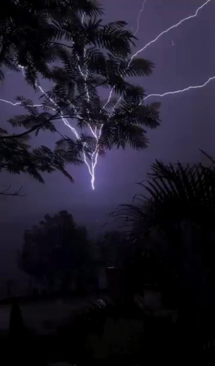 आकाशवाणी कसौली पर गिरी आसमानी बिजली