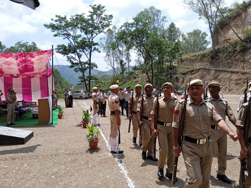 गृह रक्षकों का  पुनरावृति प्रशिक्षण शिविर की समाप्ति पर समारोह का आयोजन