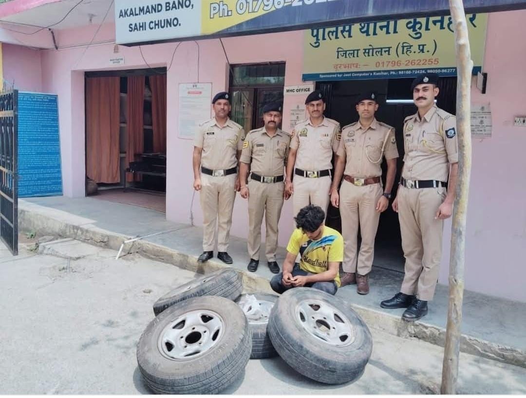 कुनिहार से चुराए हुए बोलेरो कैंपर के टायरो की गुत्थी को सुलझाया पुलिस ने ।रामशहर से पकड़ा गया आरोपी