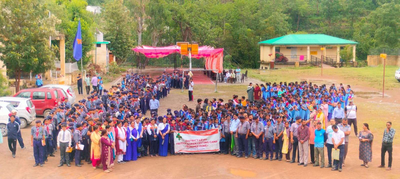 राजकीय वरिष्ठ माध्यमिक विद्यालय डुमैहर में जिला स्तरीय भारत स्काउट एंड गाइड समर कैंप द्वारा प्रतिभागी विद्यार्थियों को हाइकिंग के लिए डुमैहर के देवधार स्थित मनसा माता मंदिर का करवाया भ्रमण