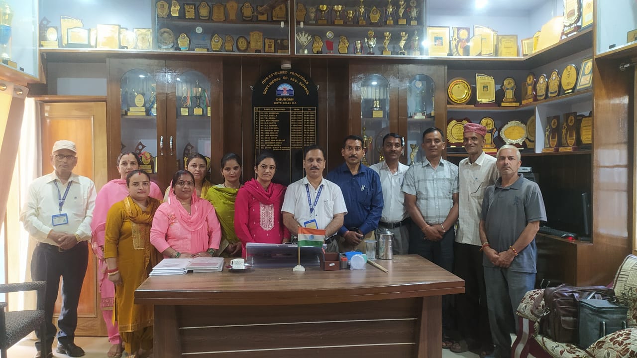 राजकीय आदर्श वरिष्ठ माध्यमिक विद्यालय धुंदन में स्कूल प्रबंधन समिति की विशेष बैठक का आयोजन