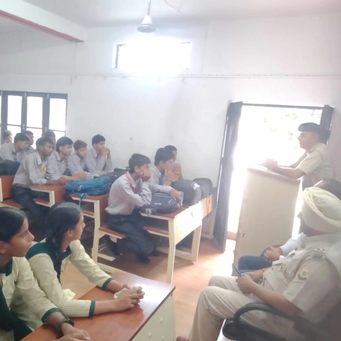 पुलिस थाना बरोटीवाला की टीम ने राजकीय वरिष्ठ माध्यमिक पाठशाला बरोटीवाला में एक जागरूकता व्याख्यान का आयोजन किया