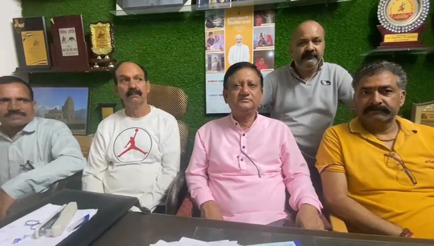 वृंदावन हरिद्वार यात्रा पर भूमती व बातल पंचायत के 102 राधा कृष्ण प्रेमी रवाना ।विकास समिति अर्की के सौजन्य से करवाई जा रही यात्रा ।