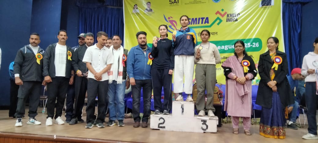 नेशनल किक बॉक्सिंग जम्मू के लिए स्टार गोजूरियू कराटे एकेडमी कुनिहार की दो लड़कियों का चयन ।