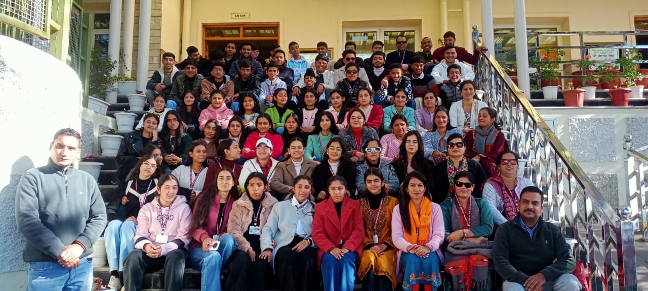 बी० एल० स्कूल कुनिहार के छात्र-छात्राओं ने किया विज्ञान शिक्षण संग्रहालय का शैक्षणिक भ्रमण