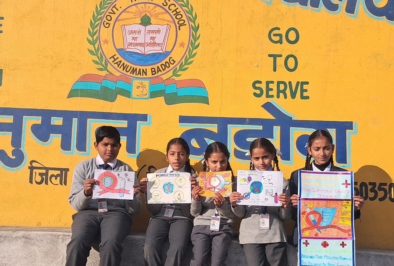 राजकीय उच्च विद्यालय हनुमान बड़ोग में अन्तरराष्ट्रीय एड्स दिवस पर जागरूकता कार्यक्रम का आयोजन
