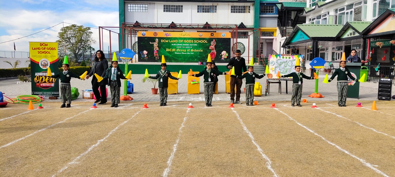 डीसीएम लैंड ऑफ गॉड्स स्कूल में स्पाइक डे का आयोजन, नन्हे-मुन्ने विद्यार्थियों ने लिया खेलों में हिस्सा