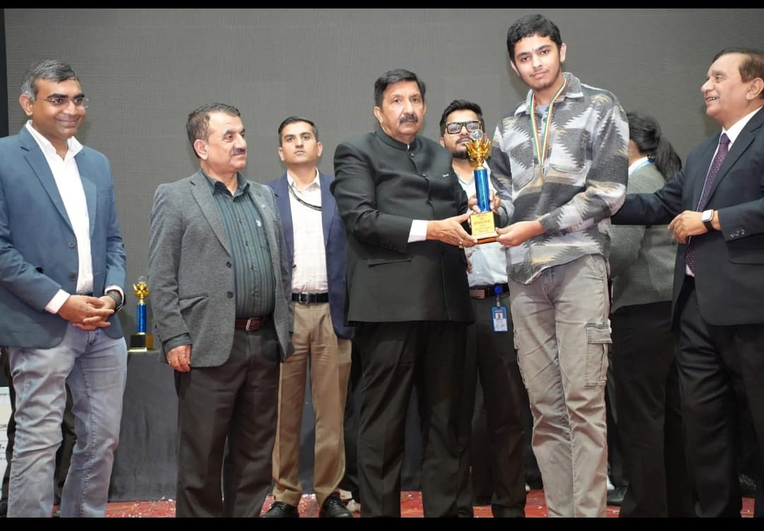 टैलेंट हंट परीक्षा ब्रेन ऑफ हिमाचल में डीएवी अंबुजा के आयुष्मान आंगिरस ने प्रथम स्थान किया हासिल