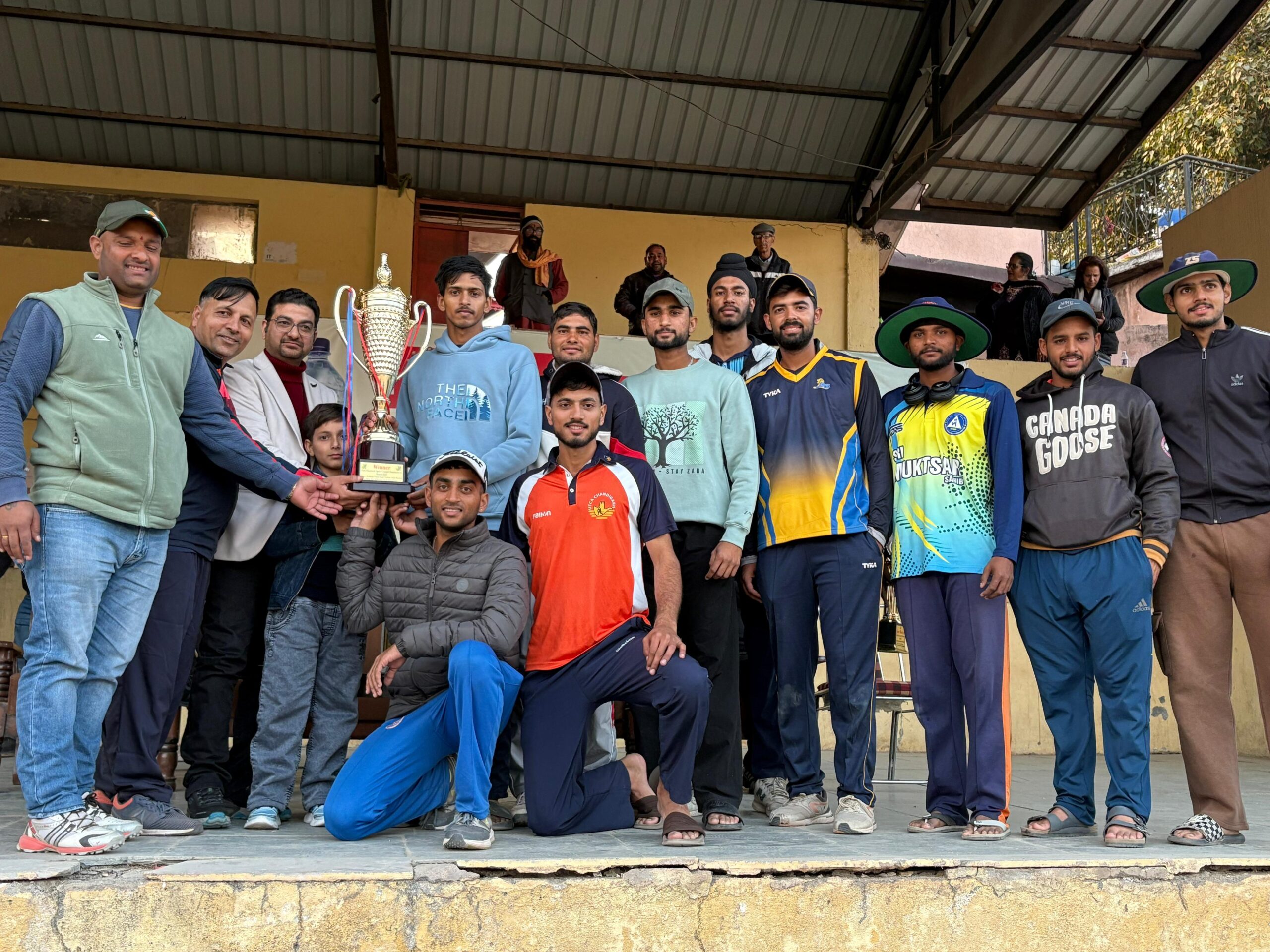 महाराजा पदम् देव सिंह स्टेडियम कुनिहार में एहसास क्लब कुनिहार द्वारा आयोजीत हिम एकादश क्रिकेट टूर्नामेंट सीजन -5 का हुआ समापन ।