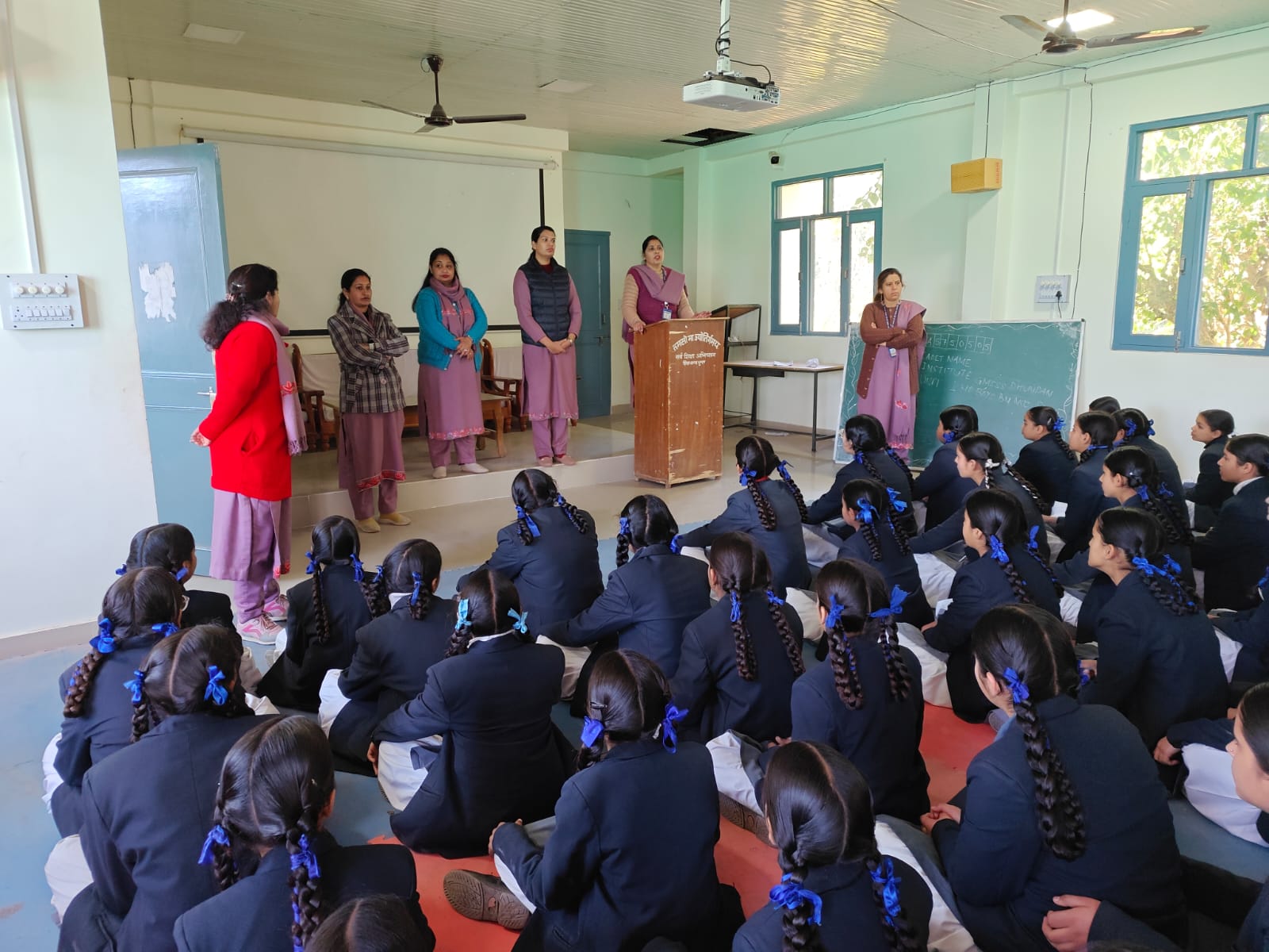 राजकीय आदर्श वरिष्ठ माध्यमिक विद्यालय धुन्दन में विद्यार्थियों के मानसिक, शारीरिक एवं सामाजिक विकास पर मासिक जागरूकता बैठक का आयोजन