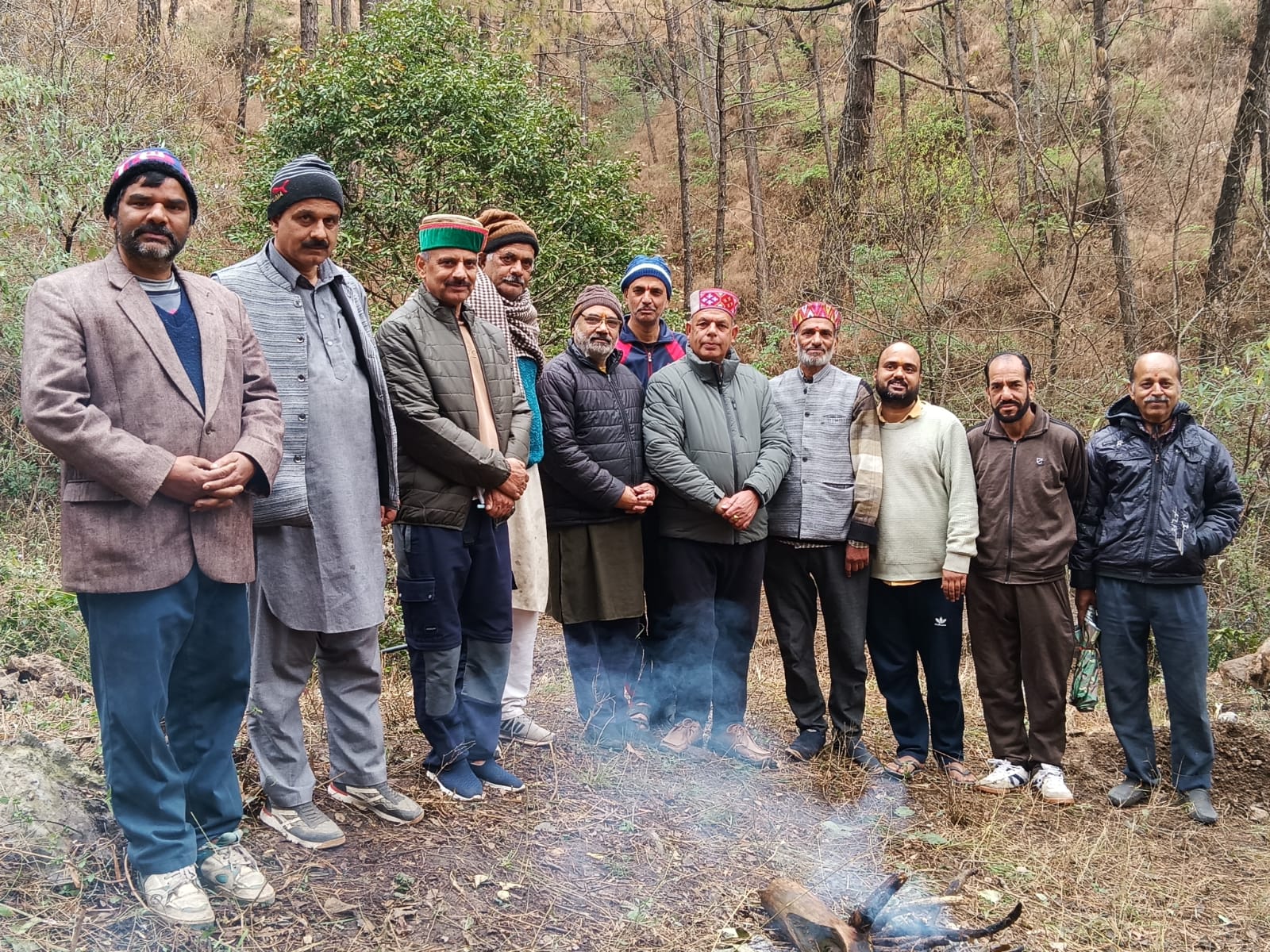 सुखन सुरायला शमशान घाट में वर्षा शालिका निर्माण हेतु दानी सज्जनों ने बढ़ाया सहयोग का हाथ।