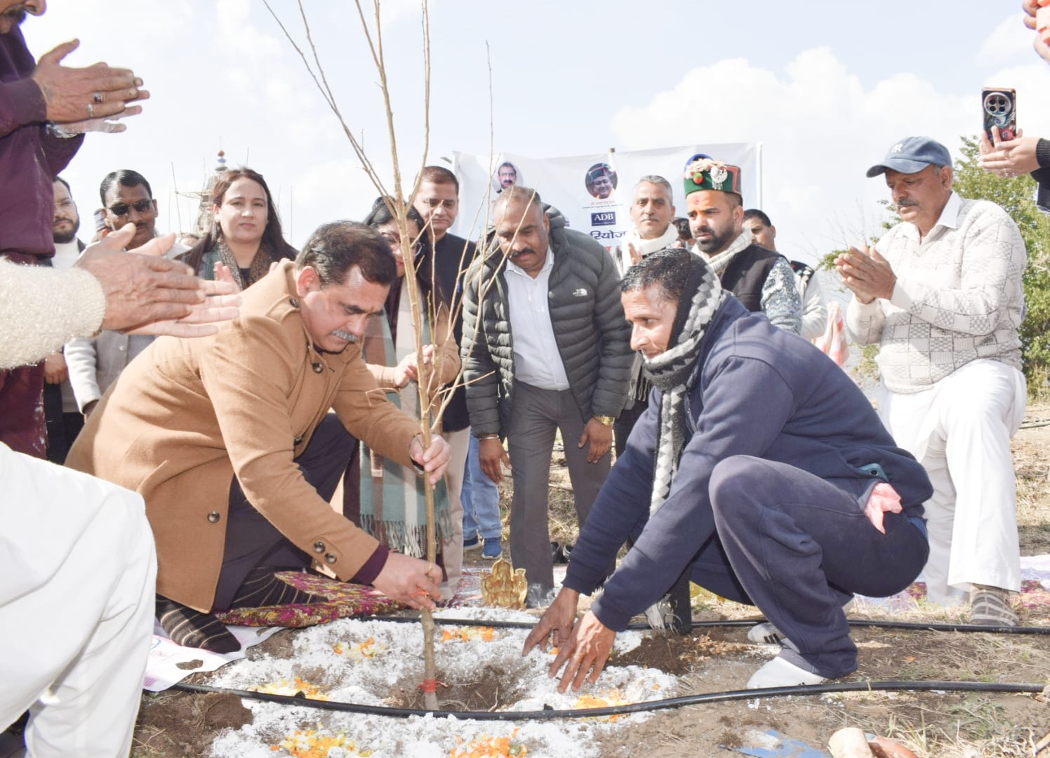 बागवानी हिमाचल की अर्थव्यवस्था का प्रमुख आधार – संजय अवस्थीगांव दाती ब्राहमणा में शिवा परियोजना के तहत पौधरोपण अभियान का किया शुभारम्भ