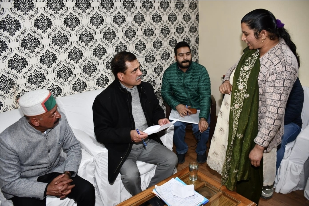 प्रदेश सरकार आर्थिक कठिनाइयों के बावजूद भी हिमाचल के समान विकास के लिए प्रतिबद्ध – संजय अवस्थीअर्की में ‘सरकार गांव के द्वार’ कार्यक्रम के तहत सुनी जन समस्याएं